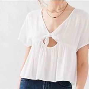 Kimchi Blue  white knot tee size Medium